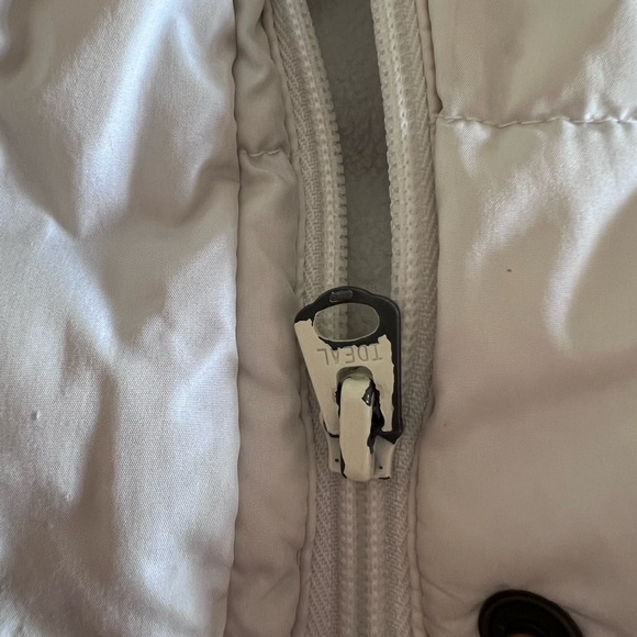 Old Navy | Puffy Vest - Size M (White / Off White) - Picture 6 of 7